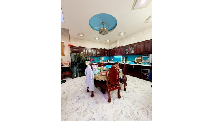 SIÊU PHẨM NGANG LỚN 8M -  3 TẦNG - XE HƠI NGỦ TRONG NHÀ - SÁT TÂN PHÚ - GẦN BÌNH LONG - NGÃ TƯ 4 XÃ - 160M2 - SỔ ĐẸP HOÀN CÔNG ĐỦ - GIÁ CHỈ NHỈNH 12